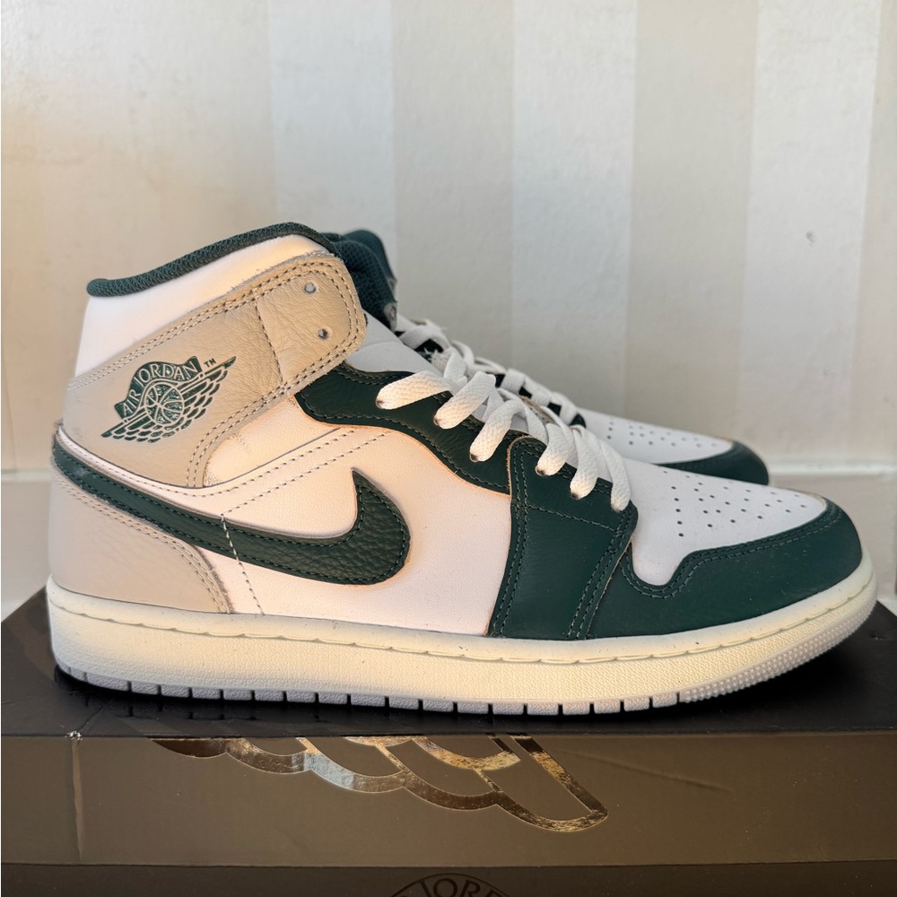 Air Jordan 1 Mid SE
Men's Shoes
Size: 9.5